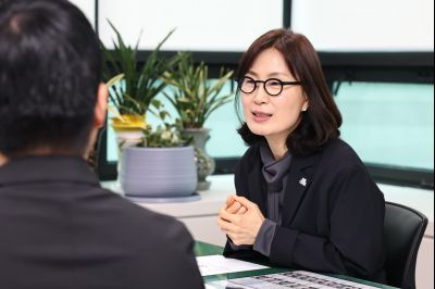 2026년4월6일자 청원경찰 임용장 교부 C1KS4402_resize.JPG