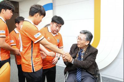 롯데 전국시각장애인축구대회(전맹부) 우승 봉납식 0D0A6139_resize.jpg