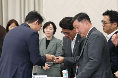 화성시 돌봄통합지원 실행 방안 연구 용역 중간보고회 C1KS6101_resize.JPG