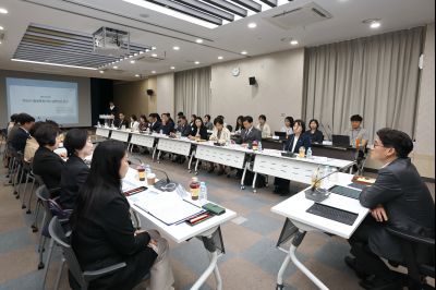 화성시 돌봄통합지원 실행 방안 연구 용역 중간보고회 C1KS6157_resize.JPG