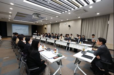 화성시 돌봄통합지원 실행 방안 연구 용역 중간보고회 C1KS6158_resize.JPG