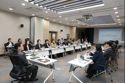 화성시 돌봄통합지원 실행 방안 연구 용역 중간보고회 C1KS6172_resize.JPG