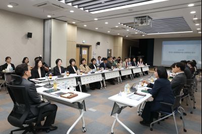 화성시 돌봄통합지원 실행 방안 연구 용역 중간보고회 C1KS6173_resize.JPG