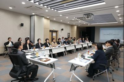 화성시 돌봄통합지원 실행 방안 연구 용역 중간보고회 C1KS6175_resize.JPG