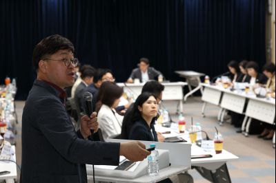 화성시 돌봄통합지원 실행 방안 연구 용역 중간보고회 C1KS6183_resize.JPG