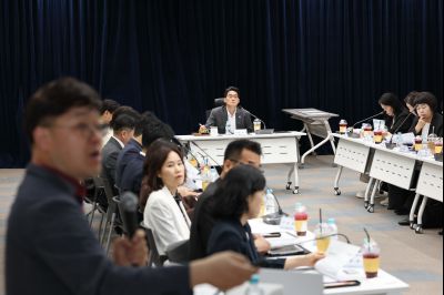 화성시 돌봄통합지원 실행 방안 연구 용역 중간보고회 C1KS6185_resize.JPG