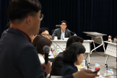 화성시 돌봄통합지원 실행 방안 연구 용역 중간보고회 C1KS6191_resize.JPG