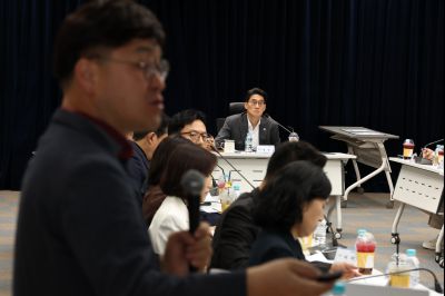 화성시 돌봄통합지원 실행 방안 연구 용역 중간보고회 C1KS6193_resize.JPG