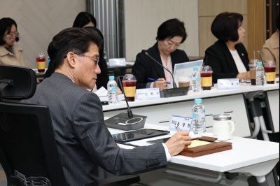 화성시 돌봄통합지원 실행 방안 연구 용역 중간보고회 C1KS6207_resize.JPG