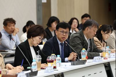 화성시 돌봄통합지원 실행 방안 연구 용역 중간보고회 C1KS6229_resize.JPG