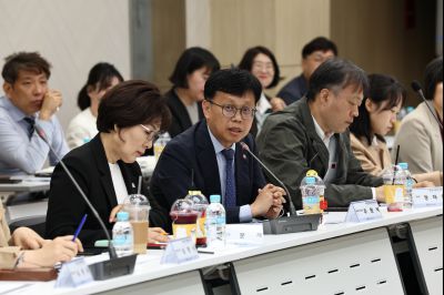 화성시 돌봄통합지원 실행 방안 연구 용역 중간보고회 C1KS6230_resize.JPG