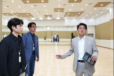 윤성진 제1부시장 화성문화관광재단 주요업무보고 및 동탄복합문화센터, 화성술의전당 현장방문 C1KS0199_resize.JPG