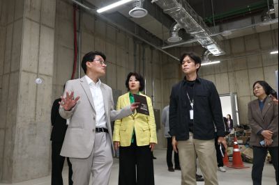 윤성진 제1부시장 화성문화관광재단 주요업무보고 및 동탄복합문화센터, 화성술의전당 현장방문 C1KS0216_resize.JPG
