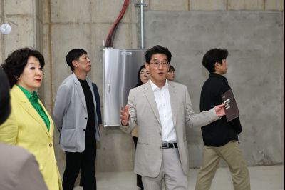윤성진 제1부시장 화성문화관광재단 주요업무보고 및 동탄복합문화센터, 화성술의전당 현장방문 C1KS0231_resize.JPG