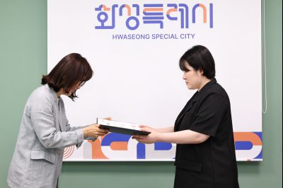 신규 임기제 공무원 임용장 교부 C1KS2423_resize.JPG