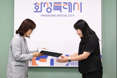 신규 임기제 공무원 임용장 교부 C1KS2459_resize.JPG