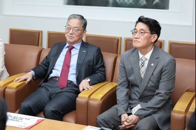 철도사업 조속 추진을 위한 범시민 서명부 전달(국토교통부 홍진선 2차관) 0D0A5249_resize.jpg