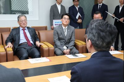 철도사업 조속 추진을 위한 범시민 서명부 전달(국토교통부 홍진선 2차관) 0D0A5252_resize.jpg