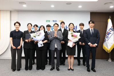 2026년6월1일자 신규공직자 임용장 교부 C1KS4833_resize.JPG