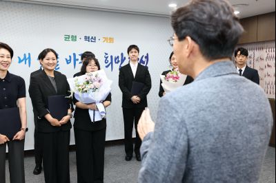 2026년6월1일자 신규공직자 임용장 교부 C1KS4853_resize.JPG