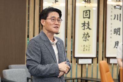 2026년6월1일자 신규공직자 임용장 교부 C1KS4859_resize.JPG