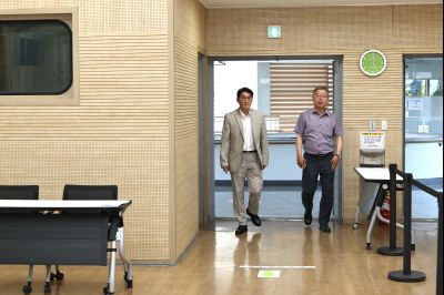 윤성진 제1부시장 양감면 사전투표소 현장점검 C1KS4126_resize.JPG