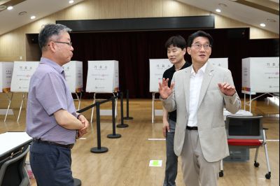 윤성진 제1부시장 양감면 사전투표소 현장점검 C1KS4143_resize.JPG