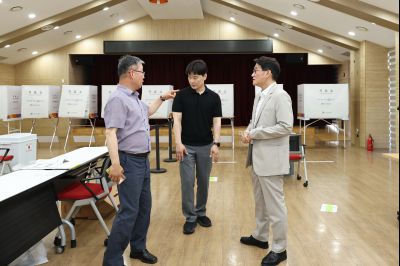 윤성진 제1부시장 양감면 사전투표소 현장점검 C1KS4144_resize.JPG