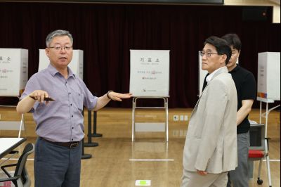 윤성진 제1부시장 양감면 사전투표소 현장점검 C1KS4150_resize.JPG
