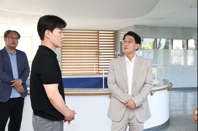 윤성진 제1부시장 양감면 사전투표소 현장점검 C1KS4168_resize.JPG