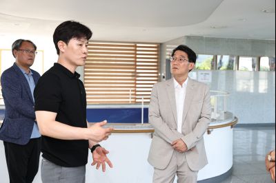 윤성진 제1부시장 양감면 사전투표소 현장점검 C1KS4169_resize.JPG