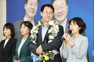 제9회 전국동시지방선거 정명근 화성시장 당선인 축하행사 20260603 제9회 전국동시지방선거 정명근 화성시장 당선자 축하행사_46_resize.jpg