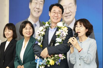 제9회 전국동시지방선거 정명근 화성시장 당선인 축하행사 20260603 제9회 전국동시지방선거 정명근 화성시장 당선자 축하행사_48_resize.jpg