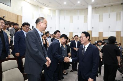 제9회 전국동시지방선거 정명근 당선인 당선증 교부식 C1KS5135_resize.JPG