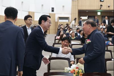 제9회 전국동시지방선거 정명근 당선인 당선증 교부식 C1KS5141_resize.JPG