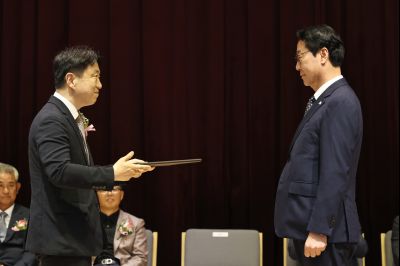 제9회 전국동시지방선거 정명근 당선인 당선증 교부식 C1KS5176_resize.JPG