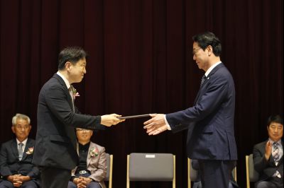 제9회 전국동시지방선거 정명근 당선인 당선증 교부식 C1KS5181_resize.JPG