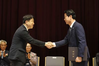 제9회 전국동시지방선거 정명근 당선인 당선증 교부식 C1KS5204_resize.JPG