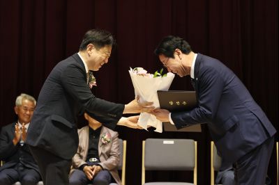제9회 전국동시지방선거 정명근 당선인 당선증 교부식 C1KS5234_resize.JPG
