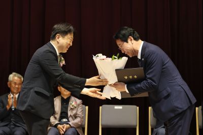 제9회 전국동시지방선거 정명근 당선인 당선증 교부식 C1KS5237_resize.JPG