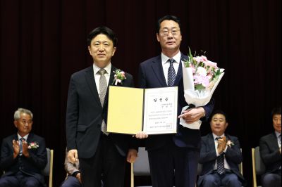 제9회 전국동시지방선거 정명근 당선인 당선증 교부식 C1KS5246_resize.JPG