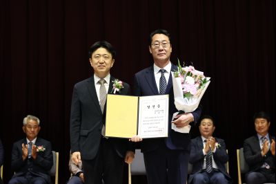 제9회 전국동시지방선거 정명근 당선인 당선증 교부식 C1KS5247_resize.JPG