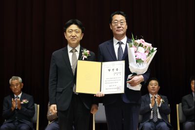 제9회 전국동시지방선거 정명근 당선인 당선증 교부식 C1KS5255_resize.JPG