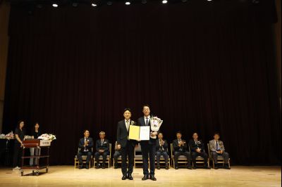 제9회 전국동시지방선거 정명근 당선인 당선증 교부식 C1KS5256_resize.JPG