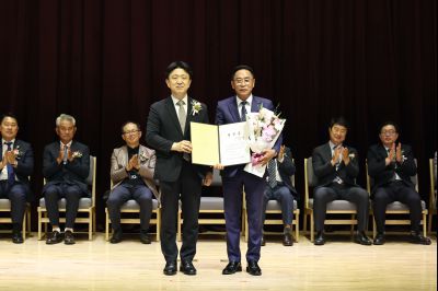 제9회 전국동시지방선거 정명근 당선인 당선증 교부식 C1KS5275_resize.JPG