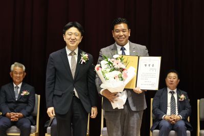 제9회 전국동시지방선거 정명근 당선인 당선증 교부식 C1KS5296_resize.JPG