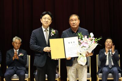 제9회 전국동시지방선거 정명근 당선인 당선증 교부식 C1KS5317_resize.JPG