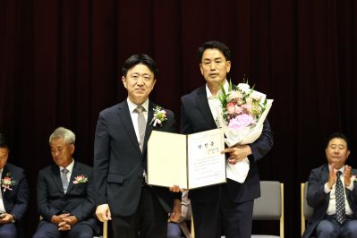 제9회 전국동시지방선거 정명근 당선인 당선증 교부식 C1KS5323_resize.JPG