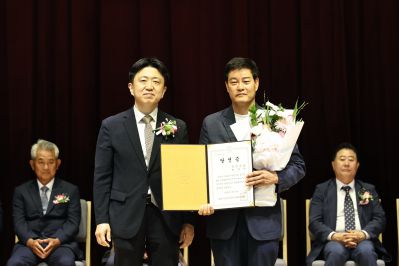 제9회 전국동시지방선거 정명근 당선인 당선증 교부식 C1KS5328_resize.JPG