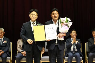 제9회 전국동시지방선거 정명근 당선인 당선증 교부식 C1KS5336_resize.JPG